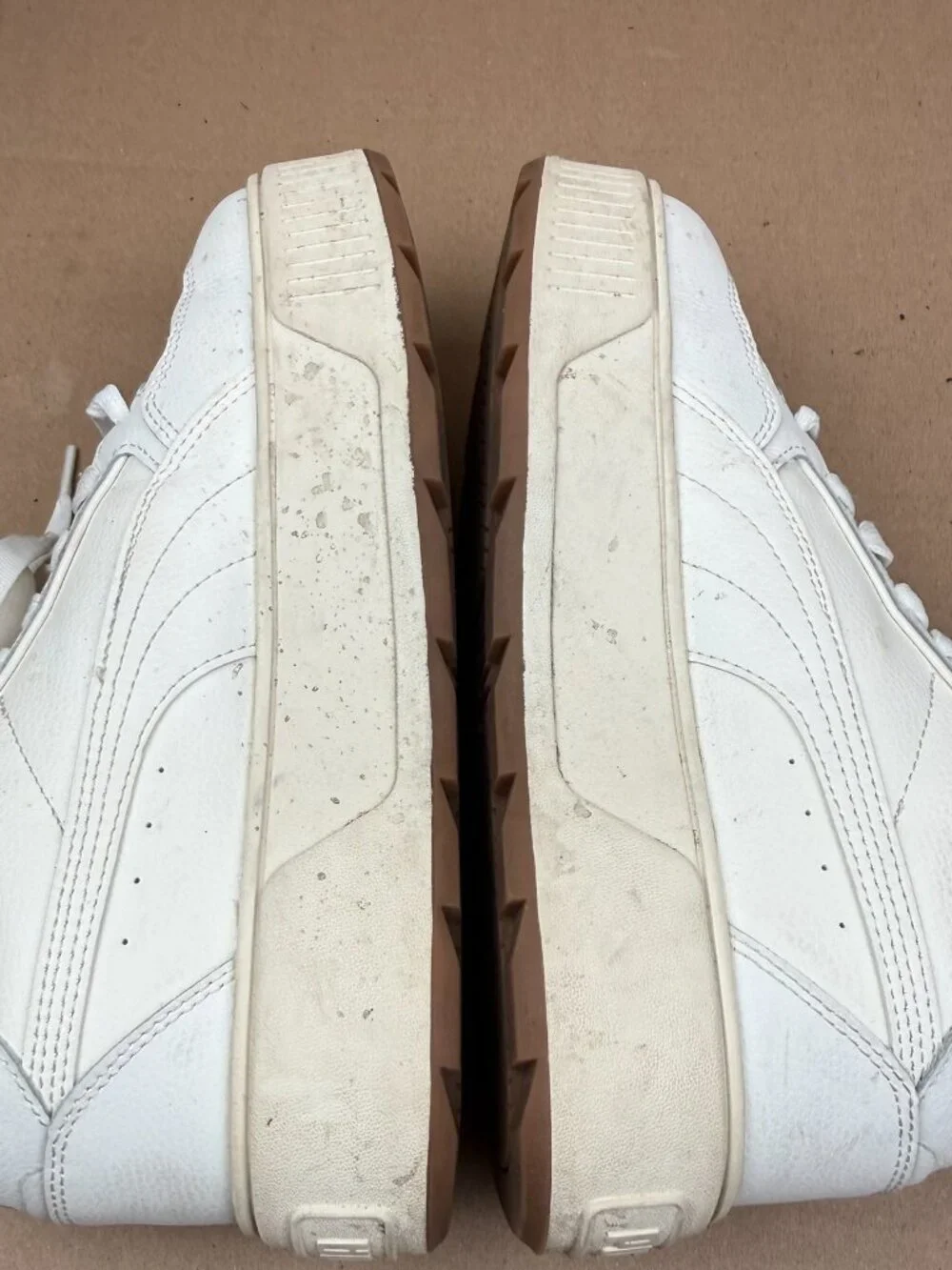 Women's Puma White Sneakers Size 8.5 Needs Cleaning